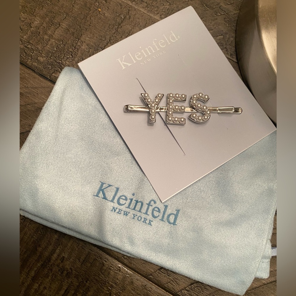 Kleinfeld Silver Pearl YES Hair Clip